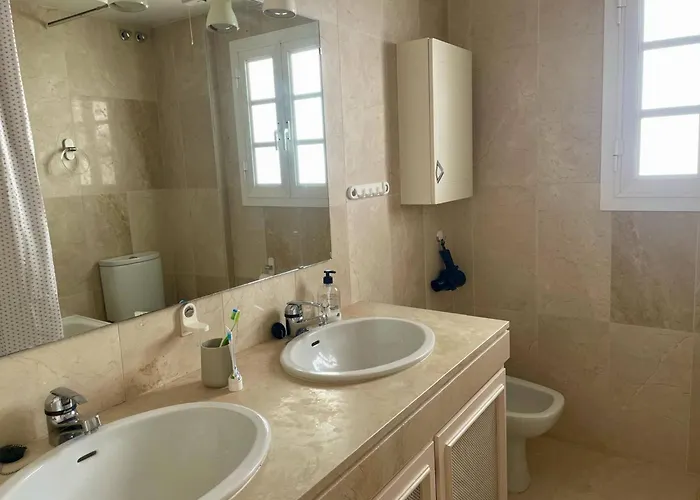 بيت للعطل Luxury Townhouse Sea Views 10 Min From Puerto Bans