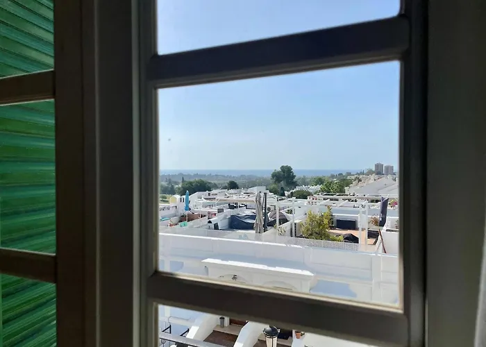 Luxury Townhouse Sea Views 10 Min From Puerto Bans بيت للعطل *