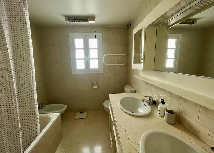 Luxury Townhouse Sea Views 10 Min From Puerto Bans