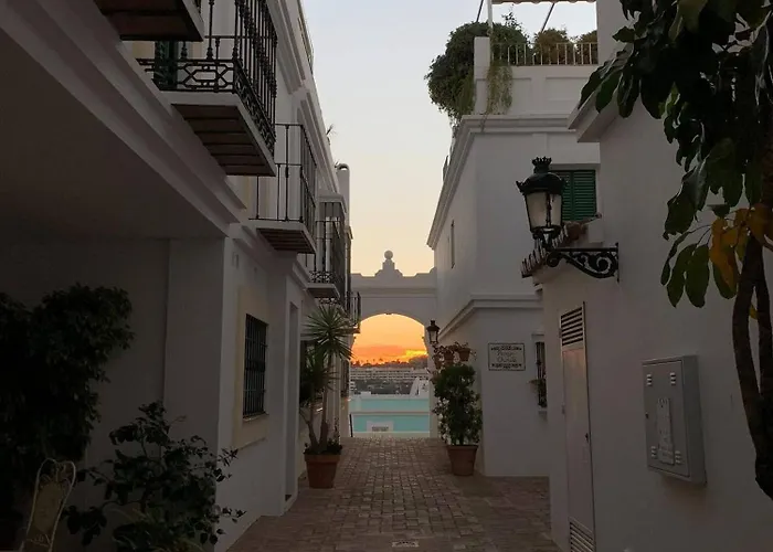 Luxury Townhouse Sea Views 10 Min From Puerto Bans بيت للعطل *