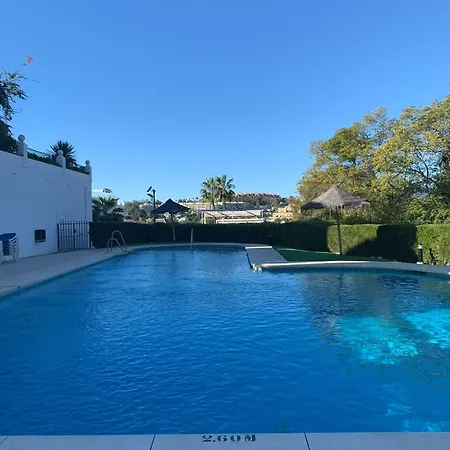 Luxury Townhouse Sea Views 10 Min From Puerto Bans 马尔韦利亚